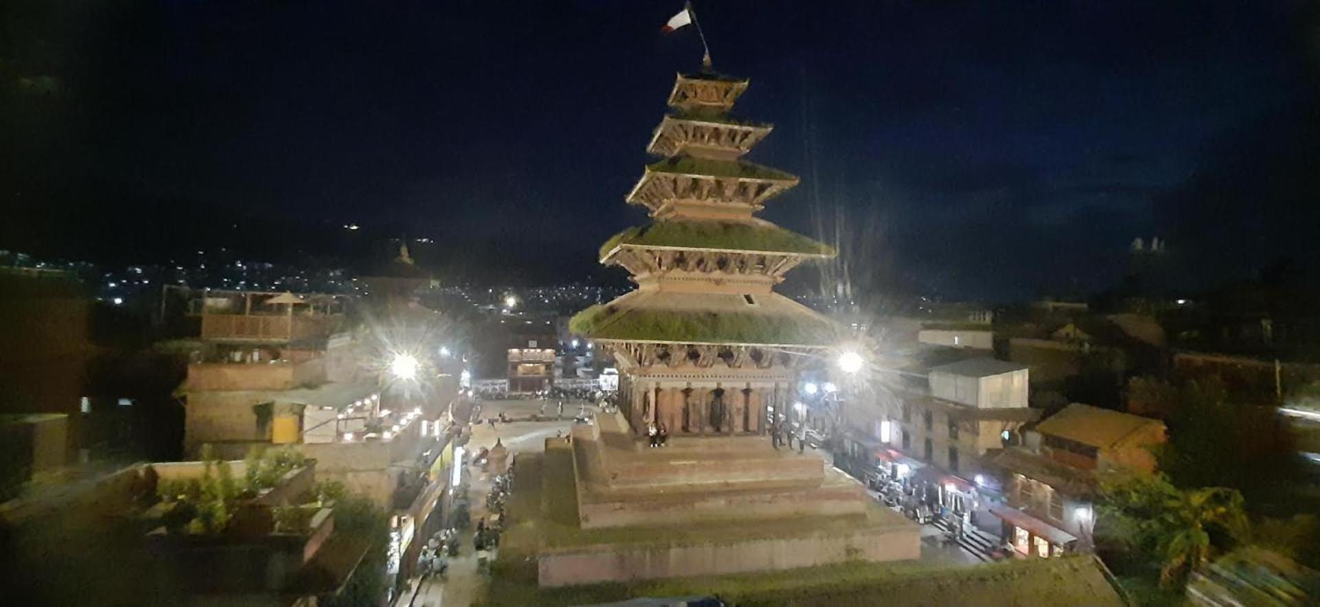 Annapurna Guest House And Rooftop Restaurant Бхактапур Экстерьер фото