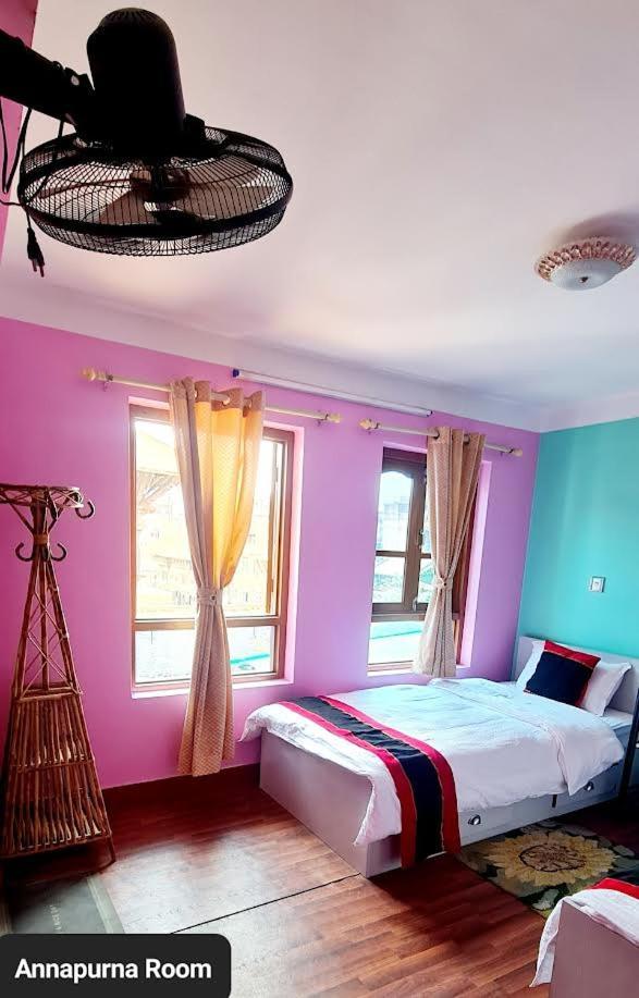Annapurna Guest House And Rooftop Restaurant Бхактапур Экстерьер фото